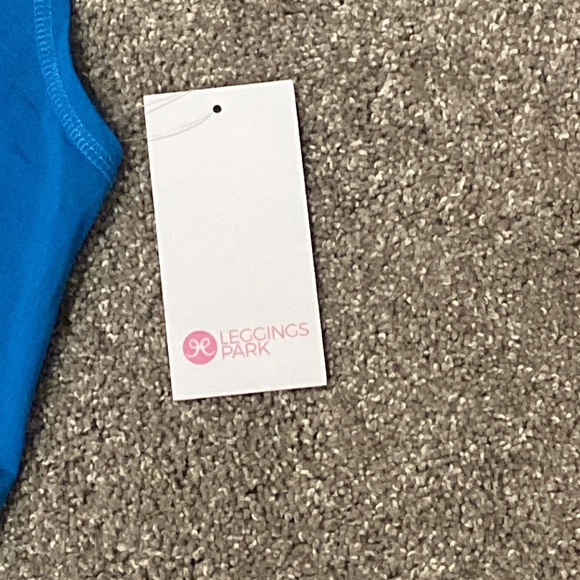 Cute blue athletic work out top - Picture 2 of 4